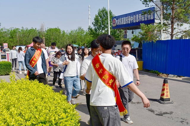 【家长开放日】大数据学院、信息工程学院师生家长为爱赴约 同心共育