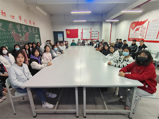 振奋！我校师生收听收看并热议党的二十大开幕会盛况
