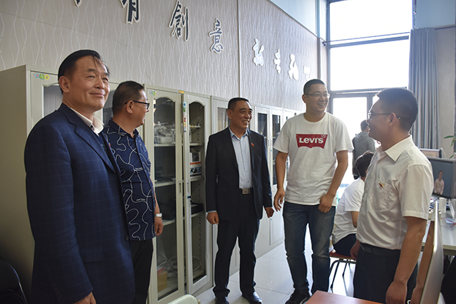 党的十九大代表张玉柱走进我校宣讲党的十九大精神