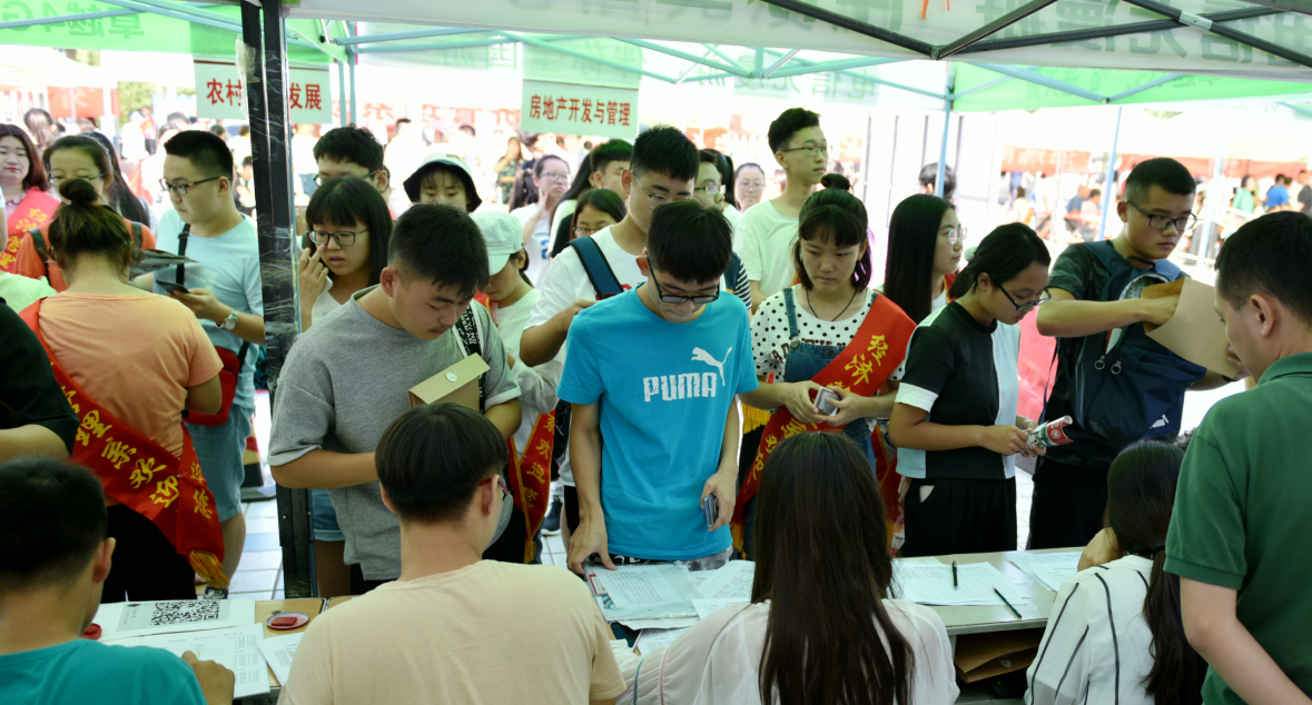 【喜迎新生】图说2017级新生报到注册