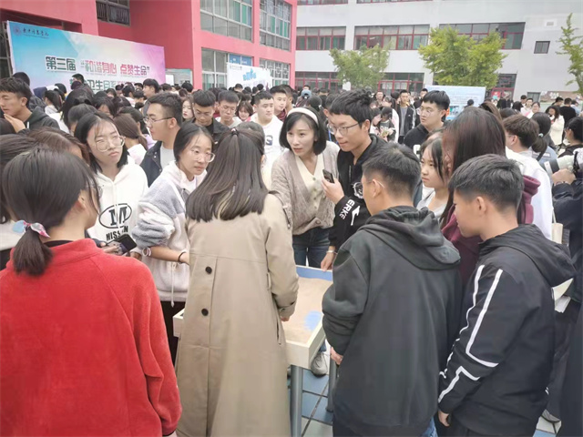 4000余名学子参与体验精神卫生月户外宣传活动