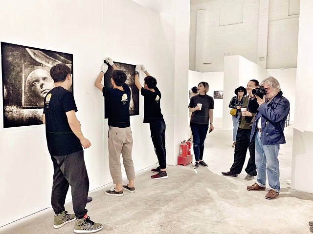 我校志愿者连续三年助力平遥国际摄影大展