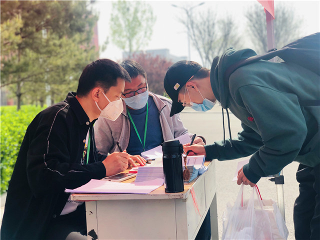 我校首批毕业年级学生安全有序返校