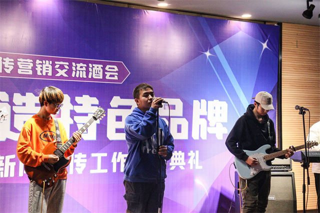 我校隆重举办“创新打造特色品牌”宣传营销交流酒会暨2021年度新闻宣传工作颁奖典礼