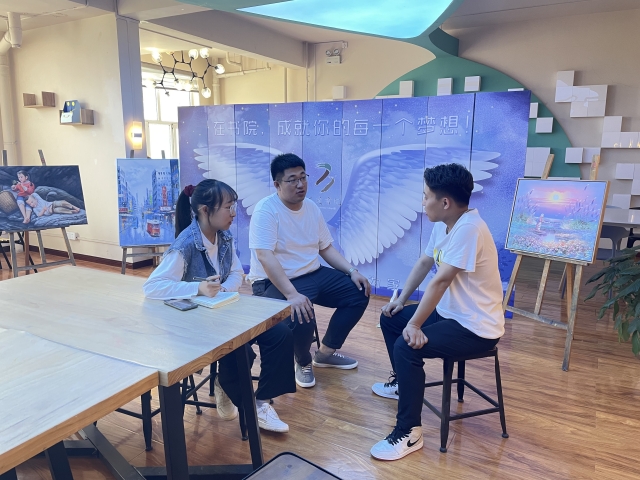【校友访谈第2期】文艺青年王奕鑫回母校举办专题画展:将热爱坚守到底