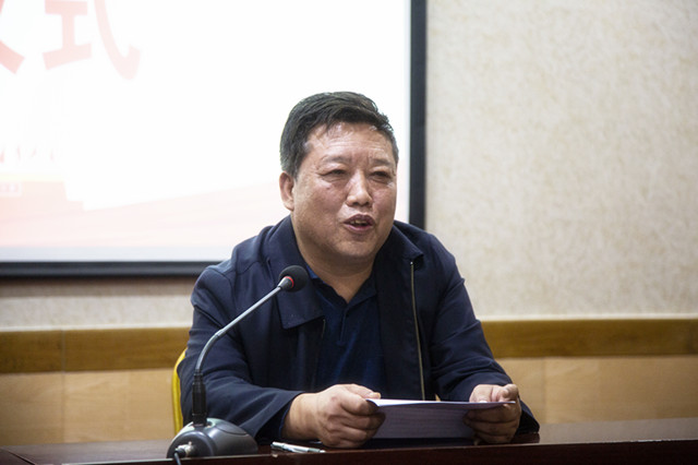 我校组织党员教师赴林州开展“不忘初心、牢记使命”主题教育红旗渠精神培训活动