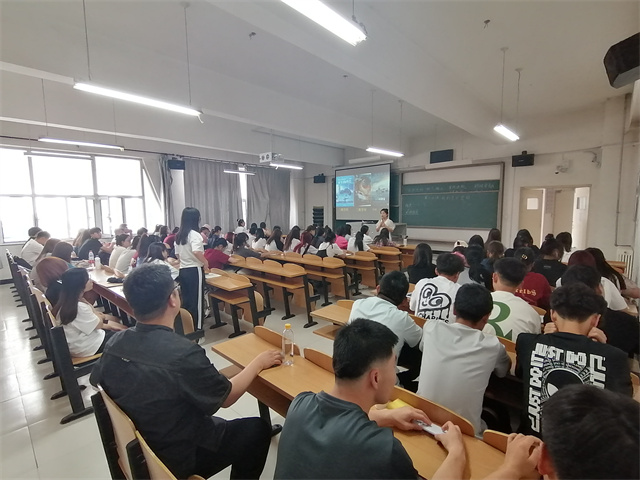 集团通识教育学术顾问梁中和教授莅临我校指导通识课程建设