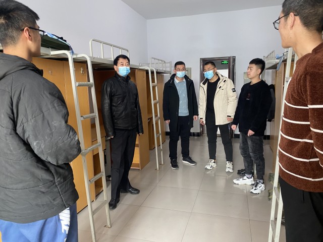 后勤保障齐努力 让留校学生过个暖心年