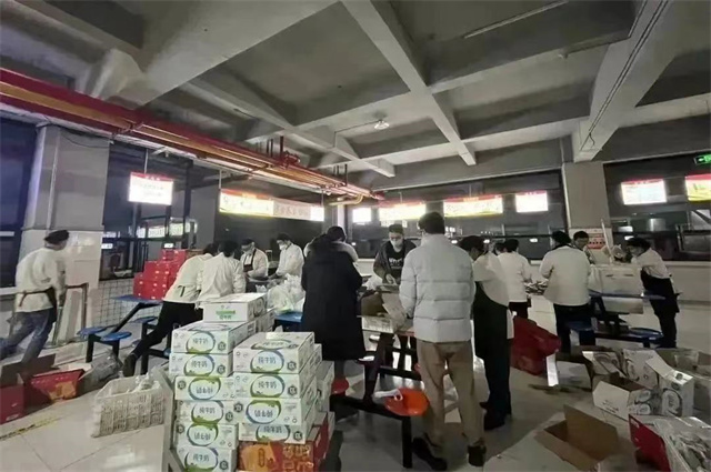 感动!艰苦战“疫”下的信院速度