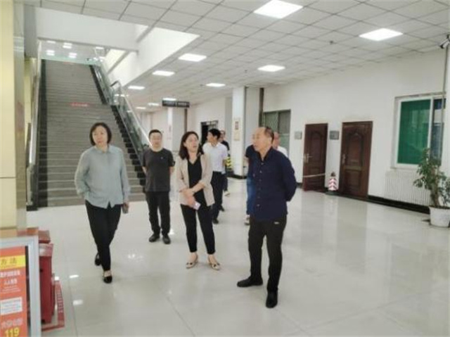 省招考中心领导莅临我校指导标准化考场建设