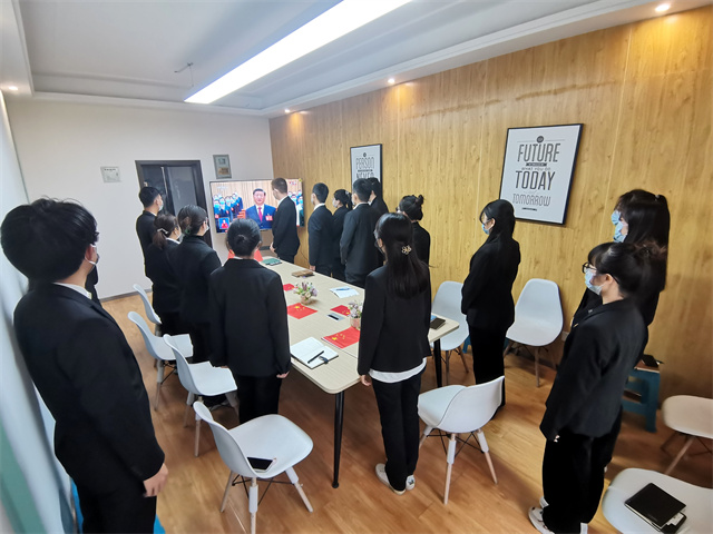 振奋！我校师生收听收看并热议党的二十大开幕会盛况