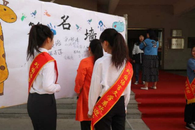 【外语系开放日】报诚守真而求同 家校比肩同前行