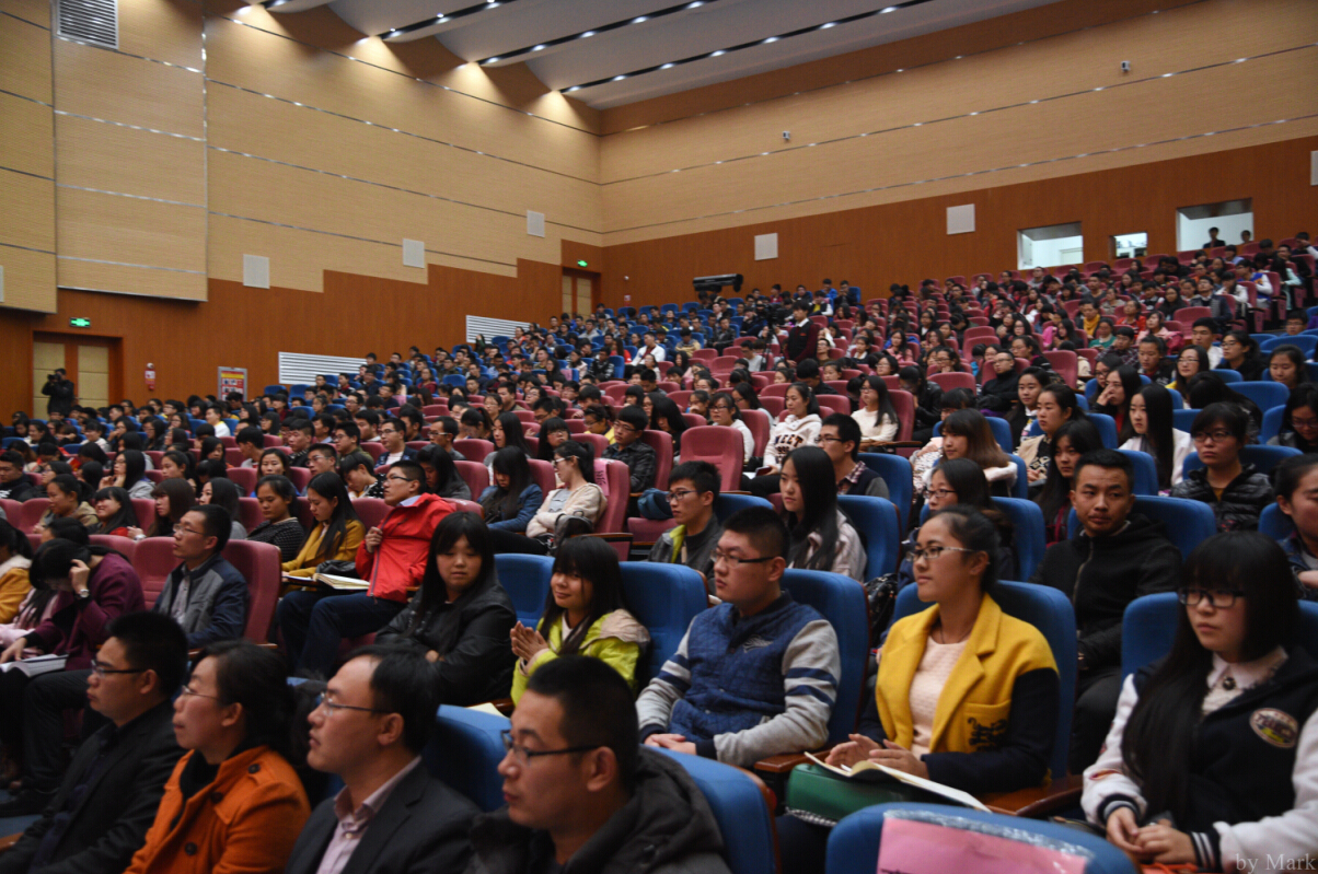 陈利根书记为我院师生上党课