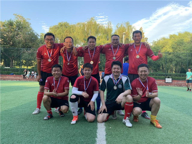 我校教工参加太谷第二届“聚乐杯”足球赛勇夺亚军