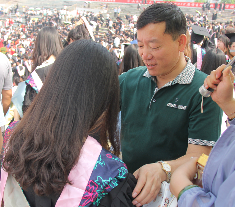 我校隆重举办2018届毕业典礼暨学位授予仪式