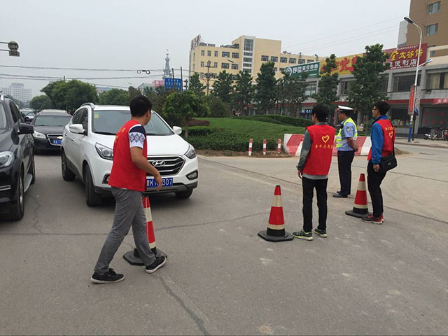 我在大学等你们 为你们保驾护航 ——信工系志愿者服务高考