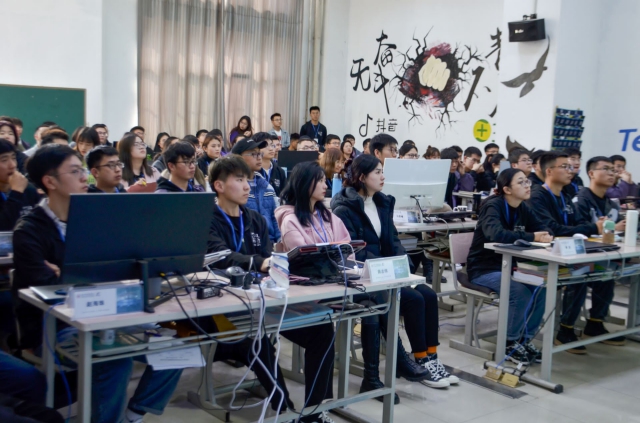 【信息产业精英说】第1期:周翔作《华为员工成长之路》主题讲座