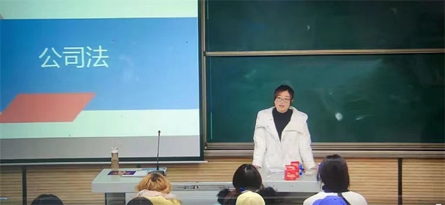 苗咏丽:陪伴不可辜负 异科育人“细水长流”
