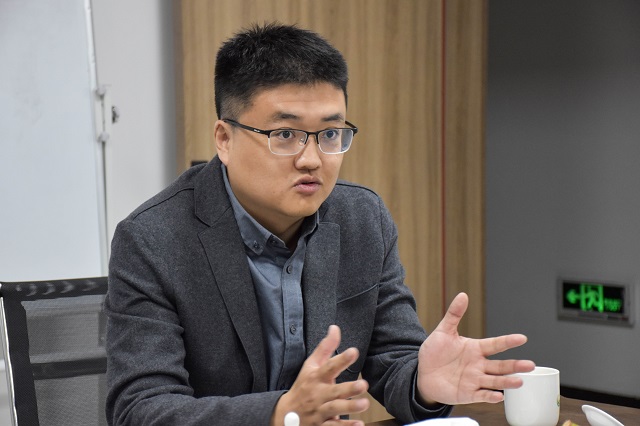 我校深入源德味央厨有限责任公司开展校企合作交流