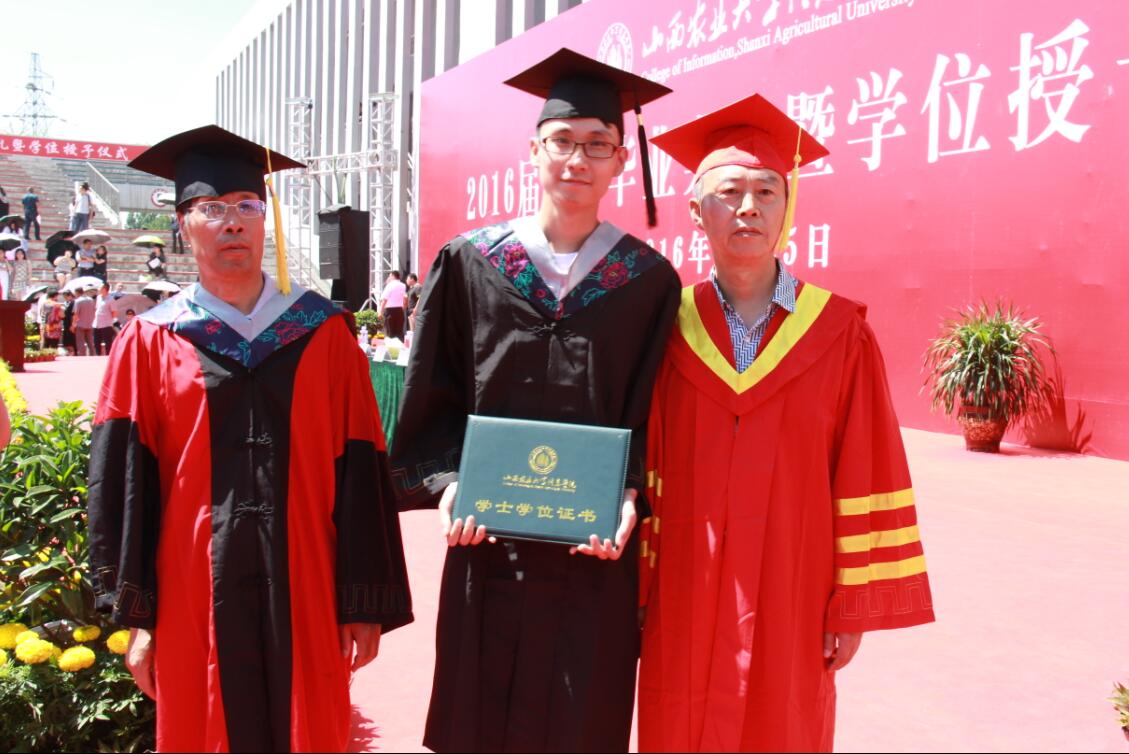 我院隆重举办2016届学生毕业典礼暨学位授予仪式