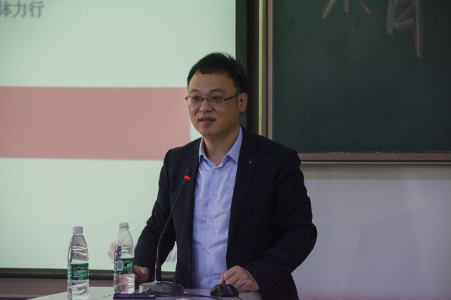 原华为公司产品线总裁吴江为信院学子作《华为——从新兵到技术商业精英的黄埔军校》专题讲座