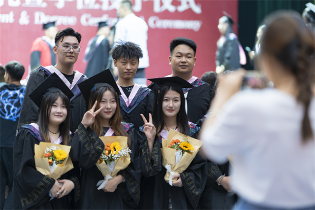 骊歌轻响致远方!我校隆重举行2022届学生毕业典礼暨学位授予仪式