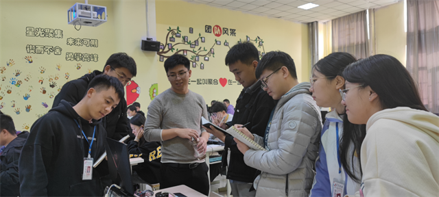 【我与信院的故事】贾志杰:用心做教育 做出彩工程师