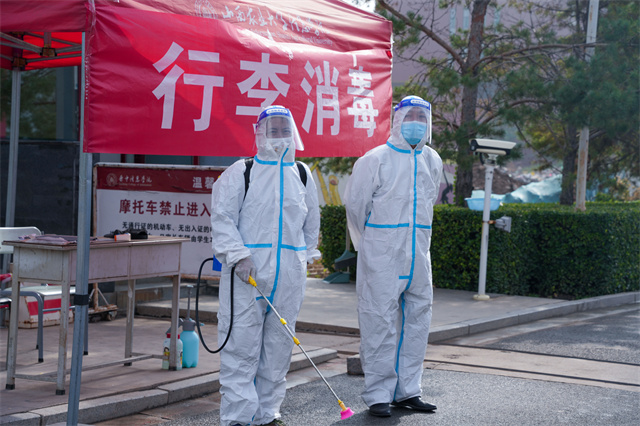 以“演”筑防,以“练”迎新——我校开展2022年秋季开学疫情防控应急处置演练