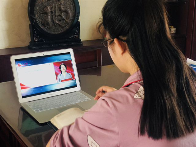 信院师生共同学习疫情防控“思政大课”