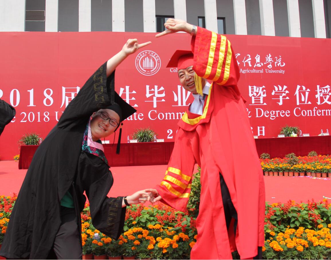 我校隆重举办2018届毕业典礼暨学位授予仪式