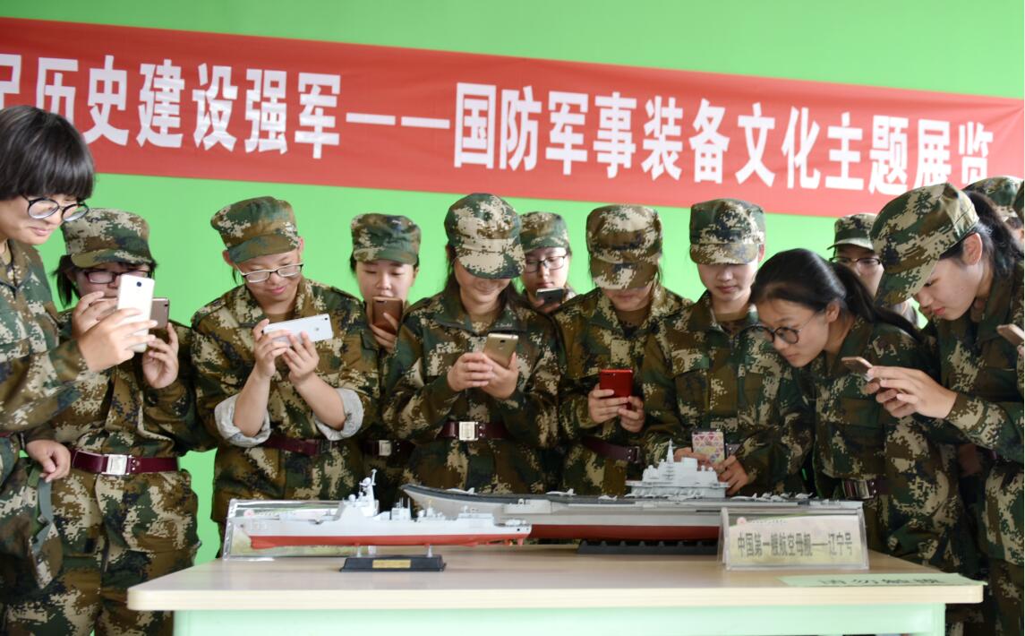 我院学生举办国防军事装备展览服务国防教育