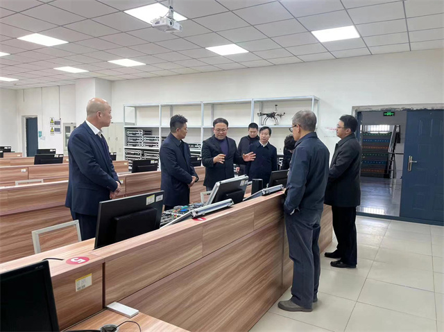 省教育厅副厅长李金碧一行到我校调研指导工作