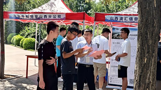 我校2023届毕业生离校专场双选会顺利举行