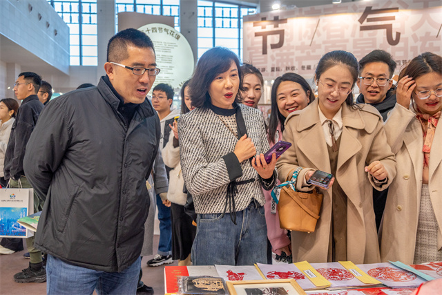 我校教职工代表参观2023黄河非遗大展