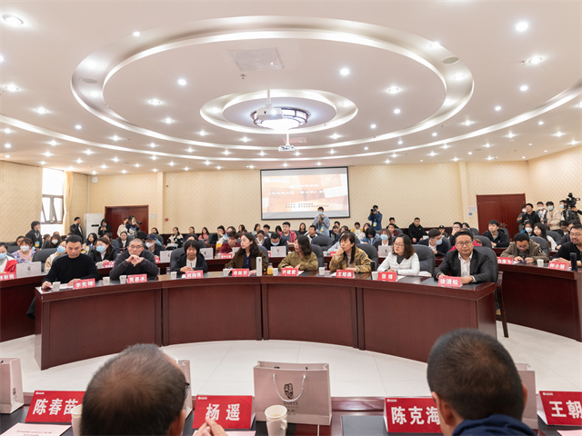 “创意写作”再次点亮文化山西——《乌马河文丛·第三辑》新书发布会在我校举行