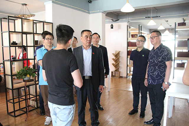 党的十九大代表张玉柱走进我校宣讲党的十九大精神