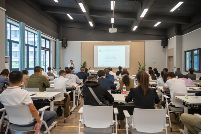 我校2023年管理干部系列培训第二期开班