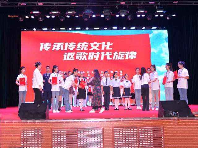 我校师生志愿者助力太谷区“传承传统文化·讴歌时代旋律”诵读大赛