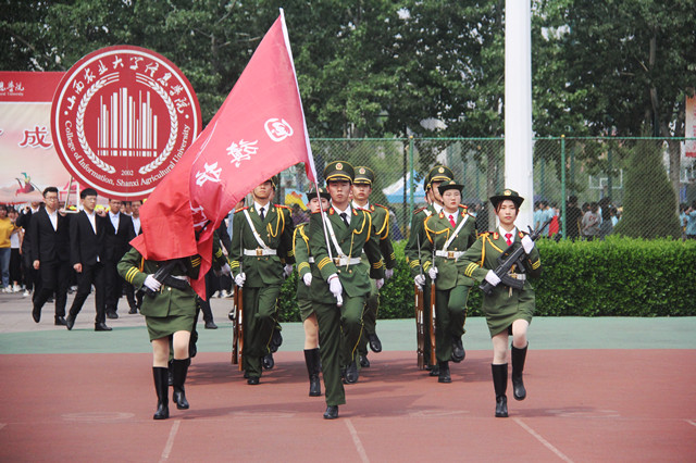 活力青年强国,演绎完满信院——我校第十二届春季田径运动会隆重开幕