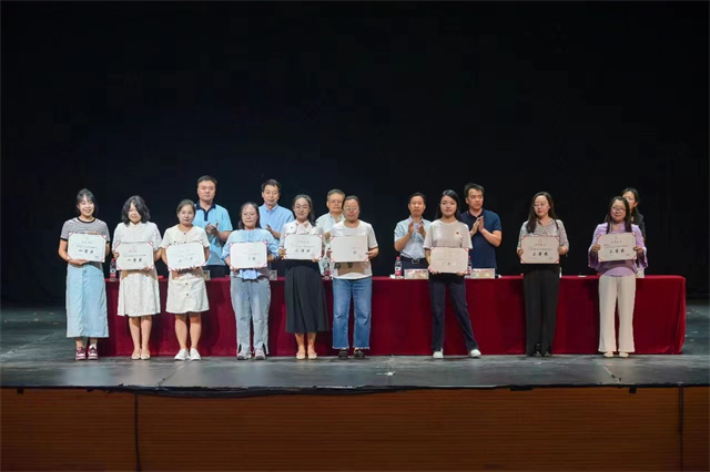 重奖优秀教职工200万!我校隆重举办“躬耕教坛,强国有我”庆祝第39个教师节暨教师表彰大会