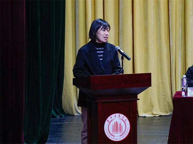 我校隆重召开新学期干部大会暨教职工表彰大会