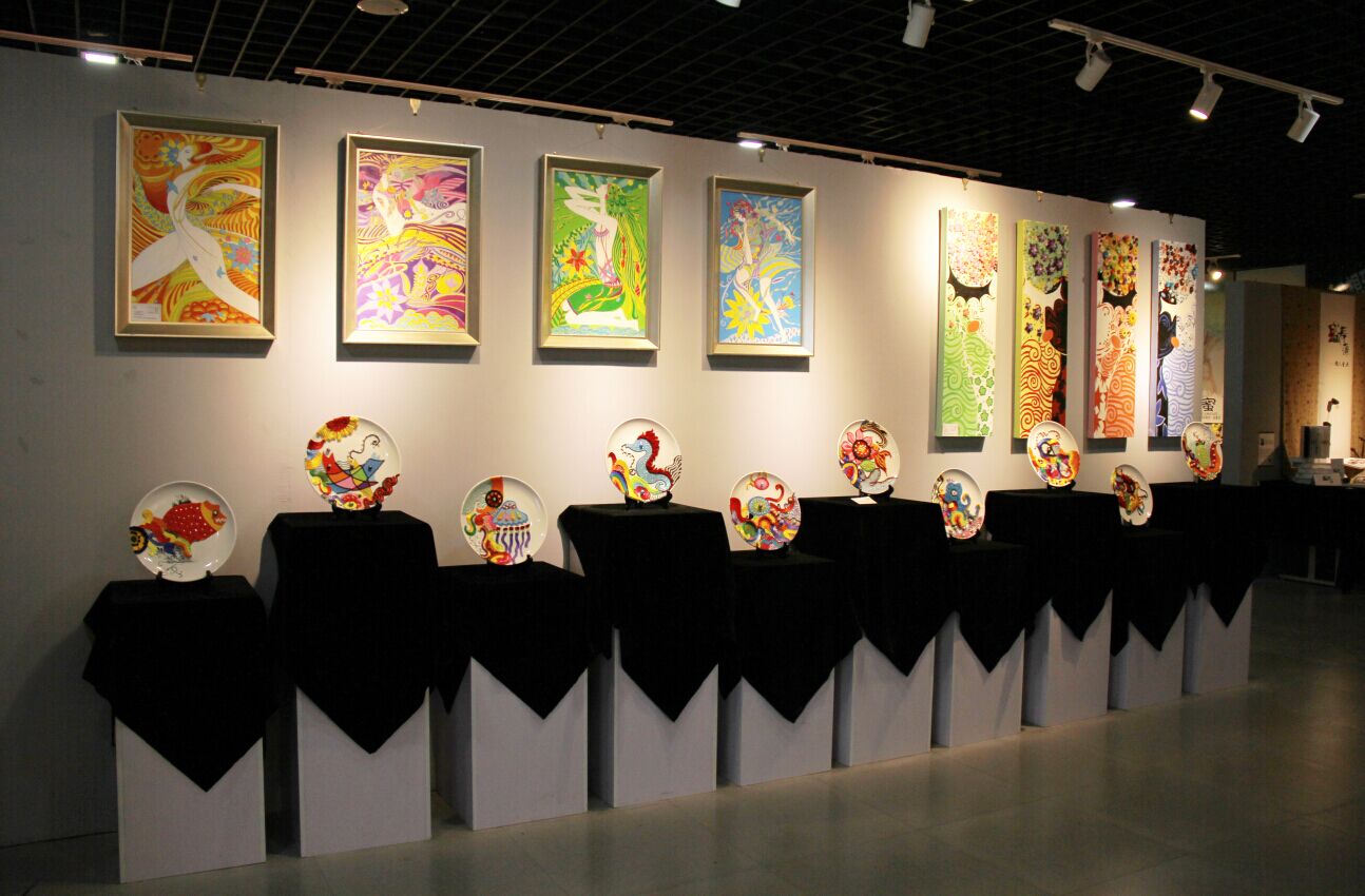 艺术系展出毕业生原创作品 吸睛效果十足