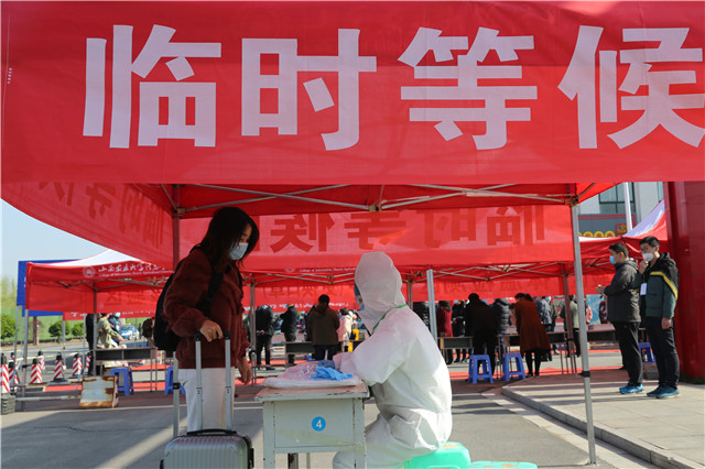 王靖华副县长一行调研指导我校毕业年级学生返校疫情防控模拟演练