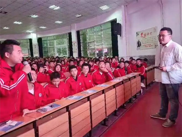 我校走进古县第一中学开展“职业生涯规划”公益讲座