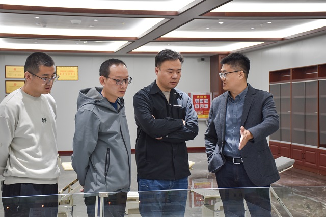 我校深入源德味央厨有限责任公司开展校企合作交流