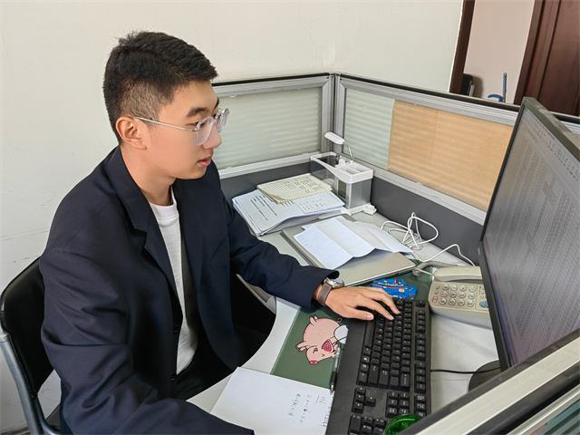 【就业创业·青年有话说】用热爱点亮未来