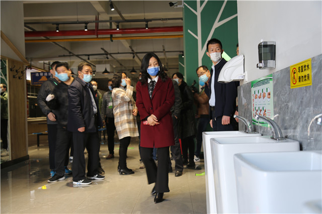 王靖华副县长一行调研指导我校毕业年级学生返校疫情防控模拟演练