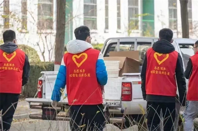 感动!艰苦战“疫”下的信院速度