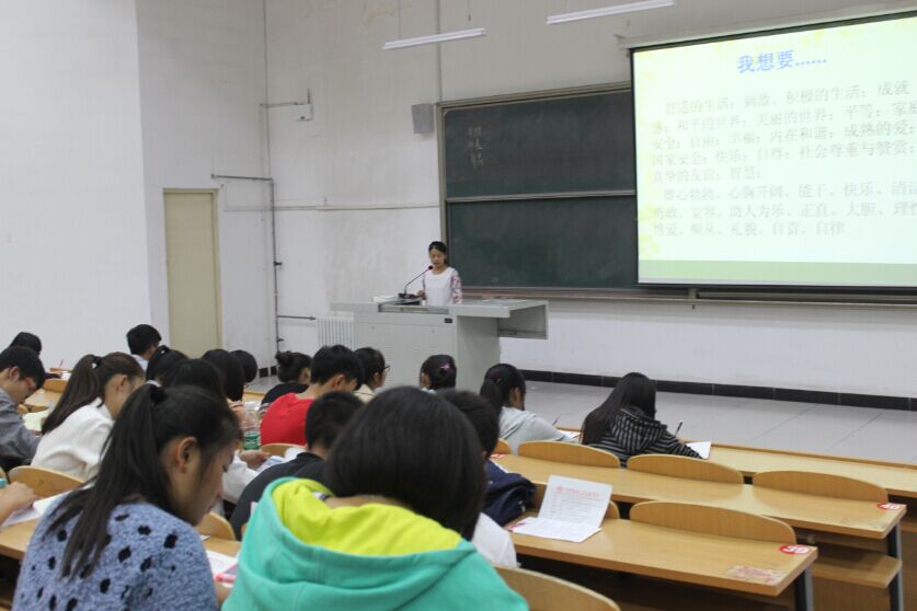 开启大学之门 走好大学之路—首次新生体验课顺利开课