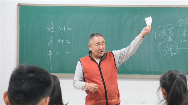 我校连续7年开设新生研讨课、体验课 趣味潮课受学生热捧